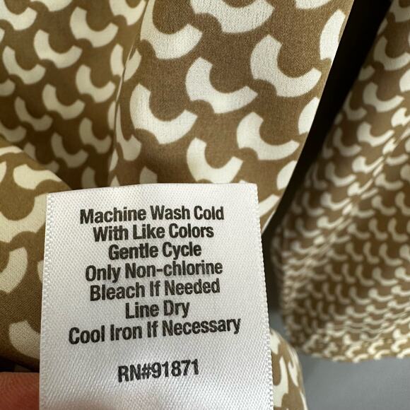 Women's Norm Thompson Petite Tan Cream Gold Print V Neck Blouse Stretch Sz PL - Picture 7 of 7